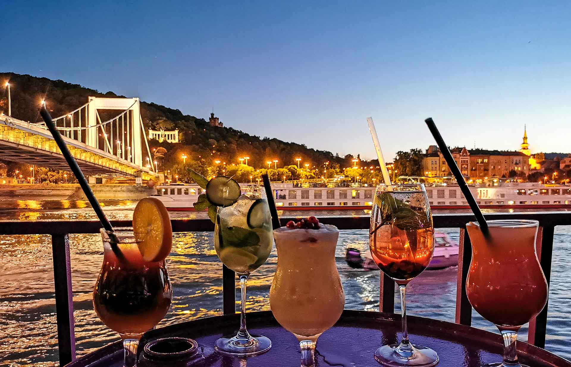sunset cruise budapest with cocktail