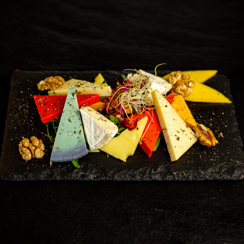 Artisan cheese plate (1)