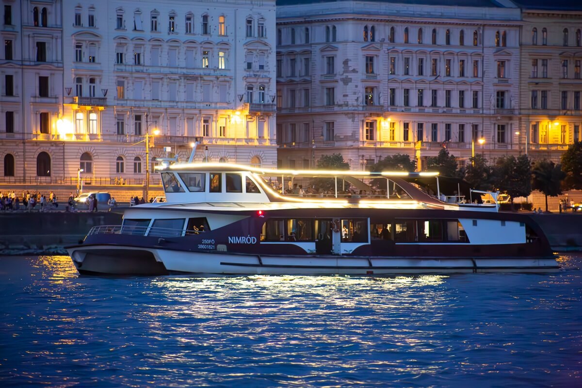 sightseeing cruise budapest 