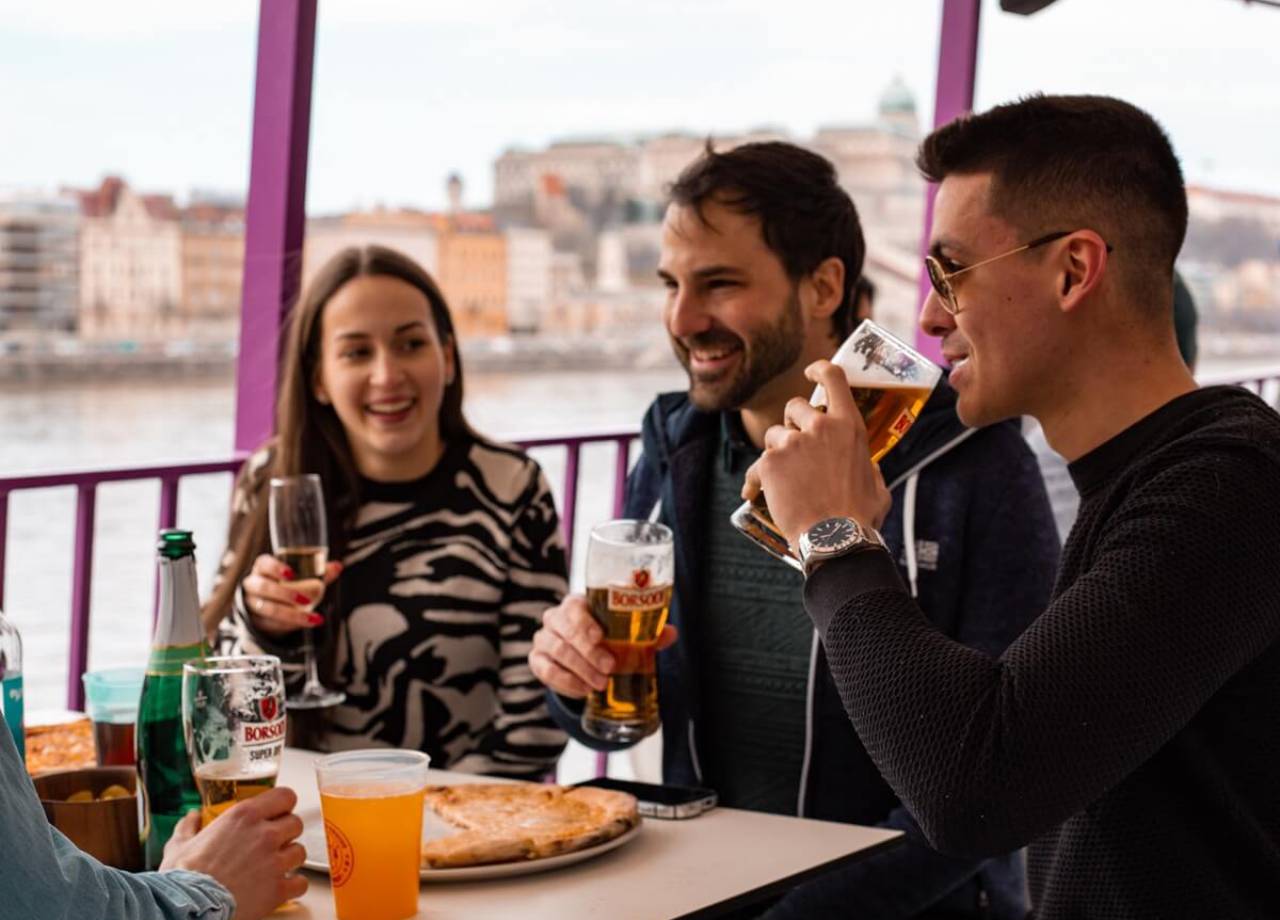 Budapesti pizzás hajóút