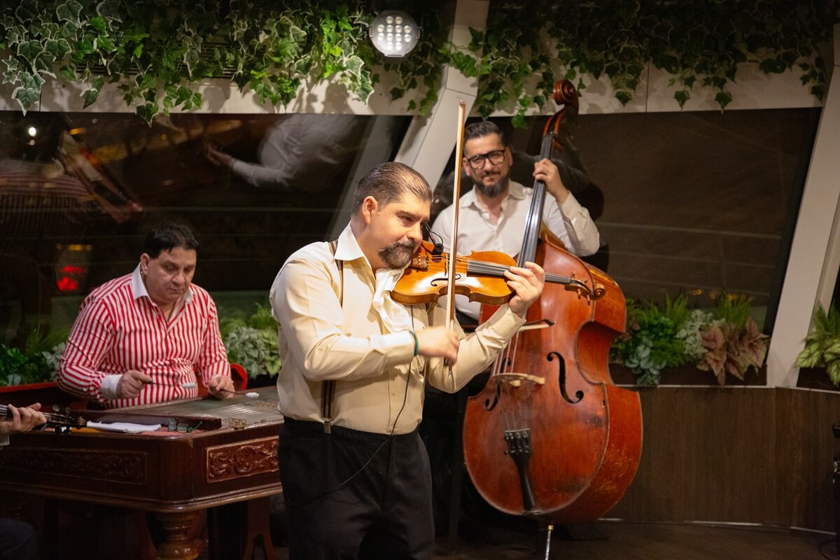 dinner cruise budapest folklore